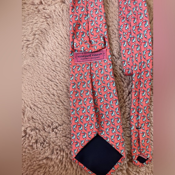 Vineyard Vines BOYS tie - Picture 2 of 4